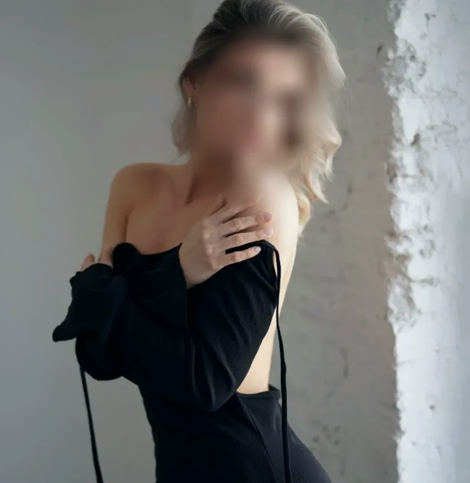 Andrea, 25