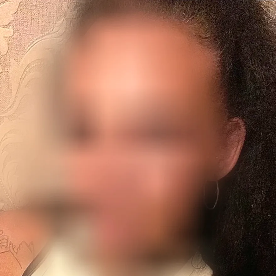 Claudia, 38