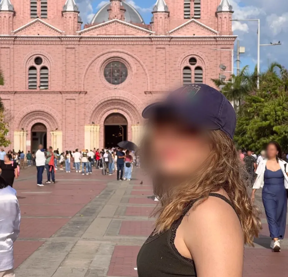 Fiona, 25