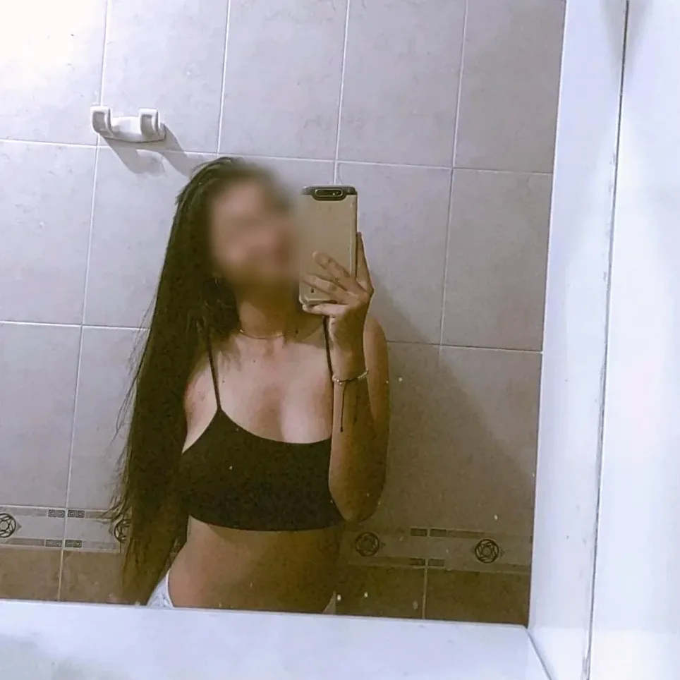 Melanie, 22