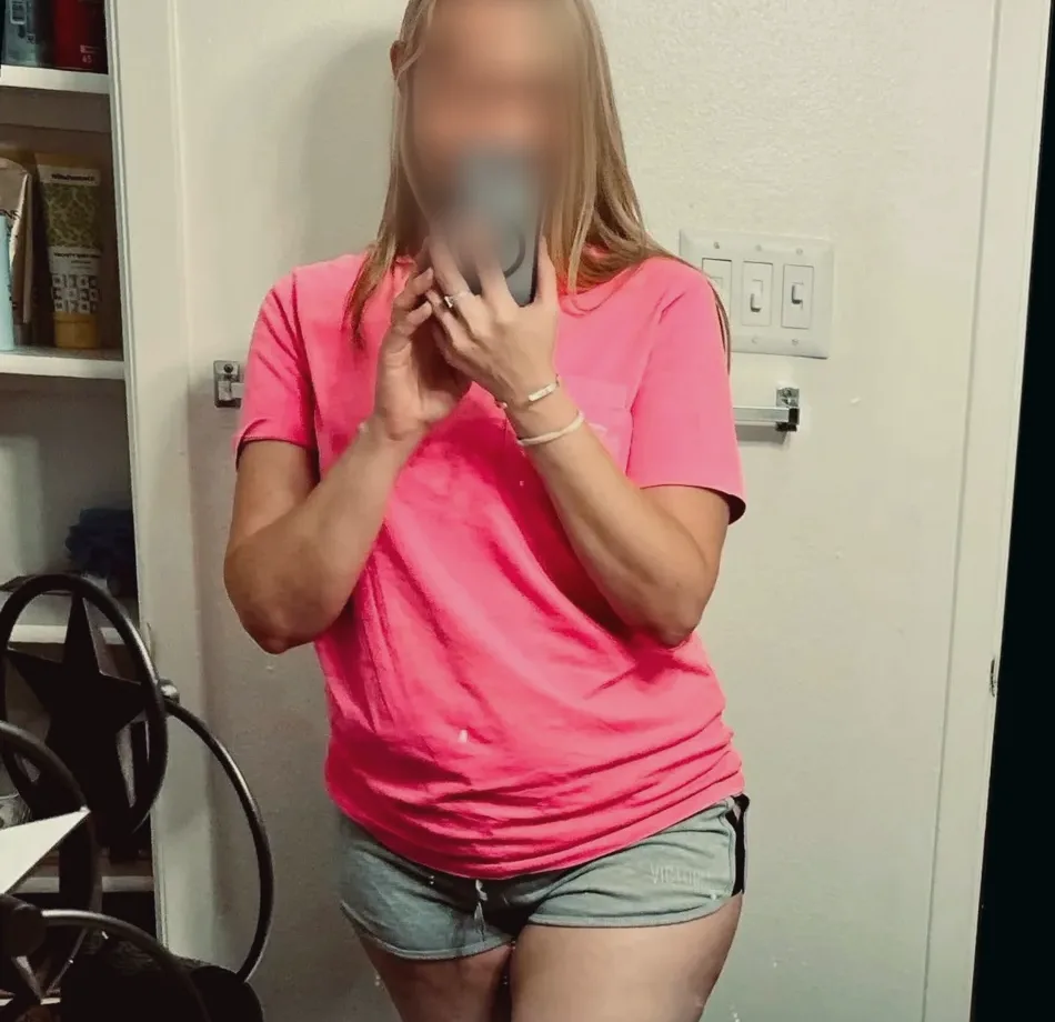 Nadine, 28