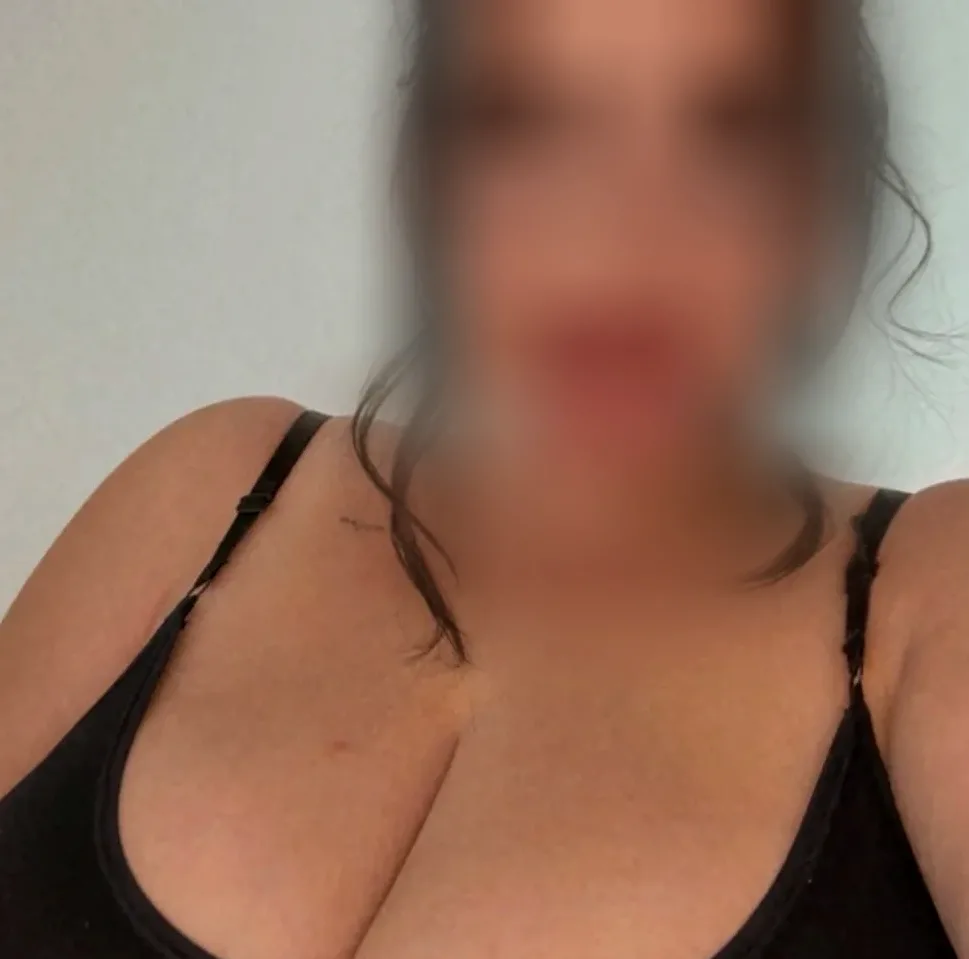 Saskia, 24